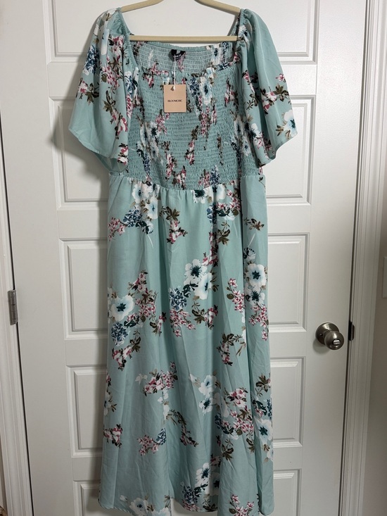 BloomChic Dresses & Skirts - BloomChic Mint Green Floral Maxi Dress with Smocked Bodice Size 18 20